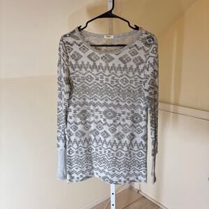 Dylan EUC Women's Light Gray Aztec Print Knit Top Size S